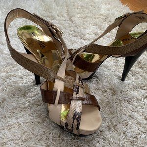Michael Kors Plaftorm Heels, size 9
